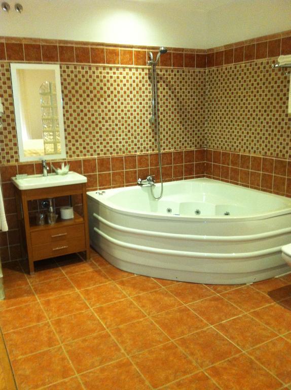 Hotel Donde Caparros كاربونيذاس المظهر الخارجي الصورة