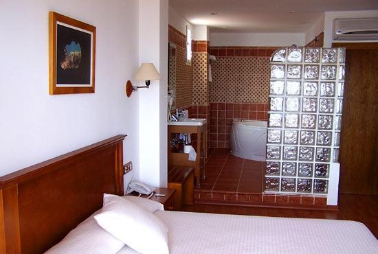 Hotel Donde Caparros كاربونيذاس الغرفة الصورة
