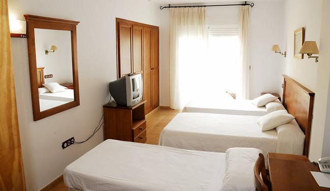 Hotel Donde Caparros كاربونيذاس الغرفة الصورة